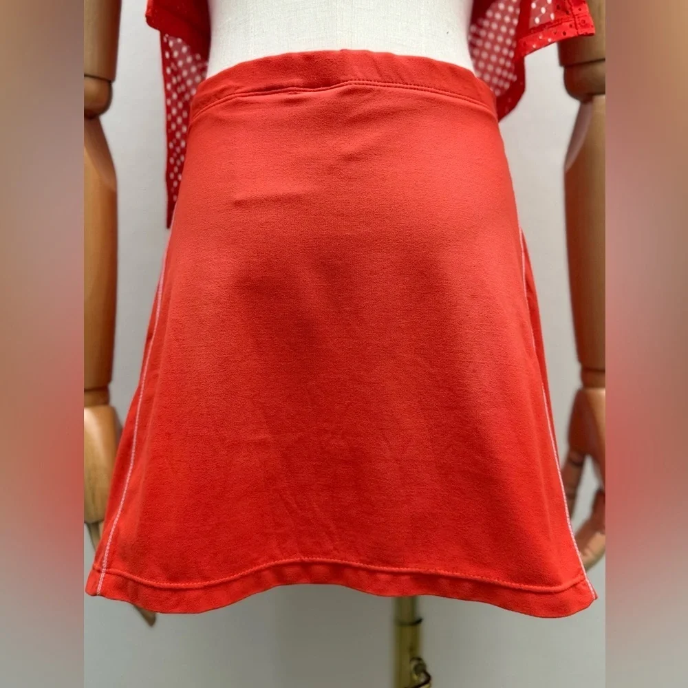 Nike red athletic skort featuring built-in compression shorts Size M
